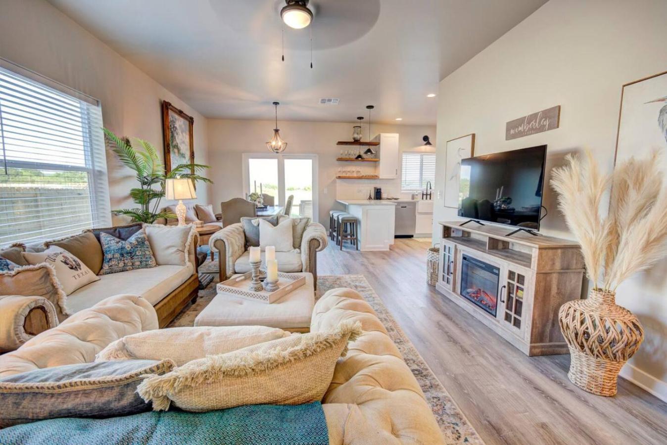 The Lodge At Little Ranches Central Sleeps 26 Wimberley Dış mekan fotoğraf