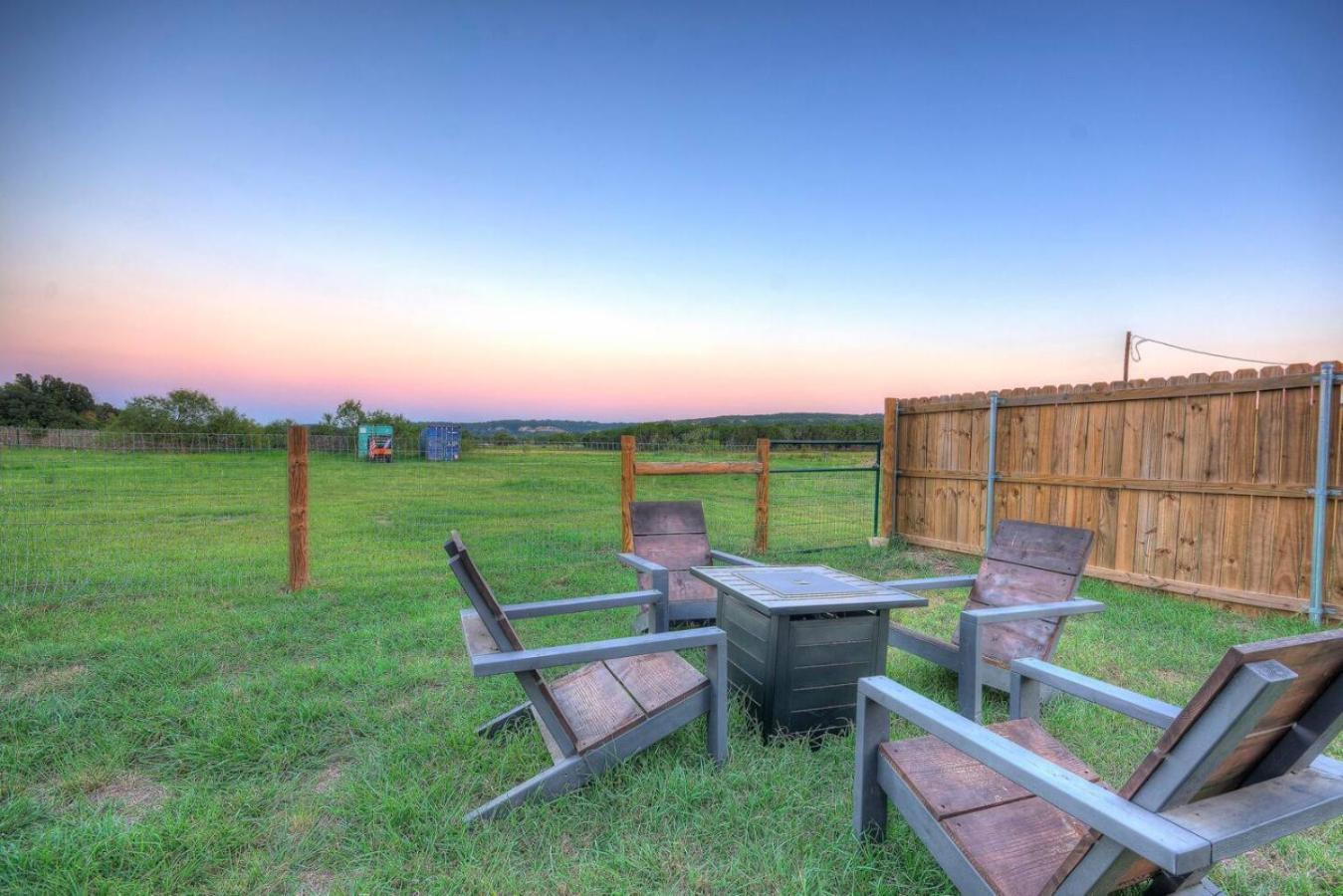 The Lodge At Little Ranches Central Sleeps 26 Wimberley Dış mekan fotoğraf