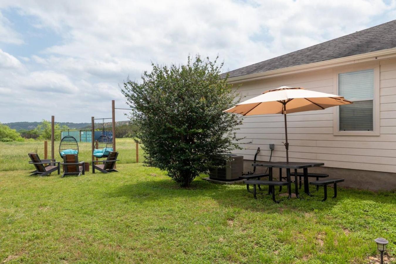 The Lodge At Little Ranches Central Sleeps 26 Wimberley Dış mekan fotoğraf