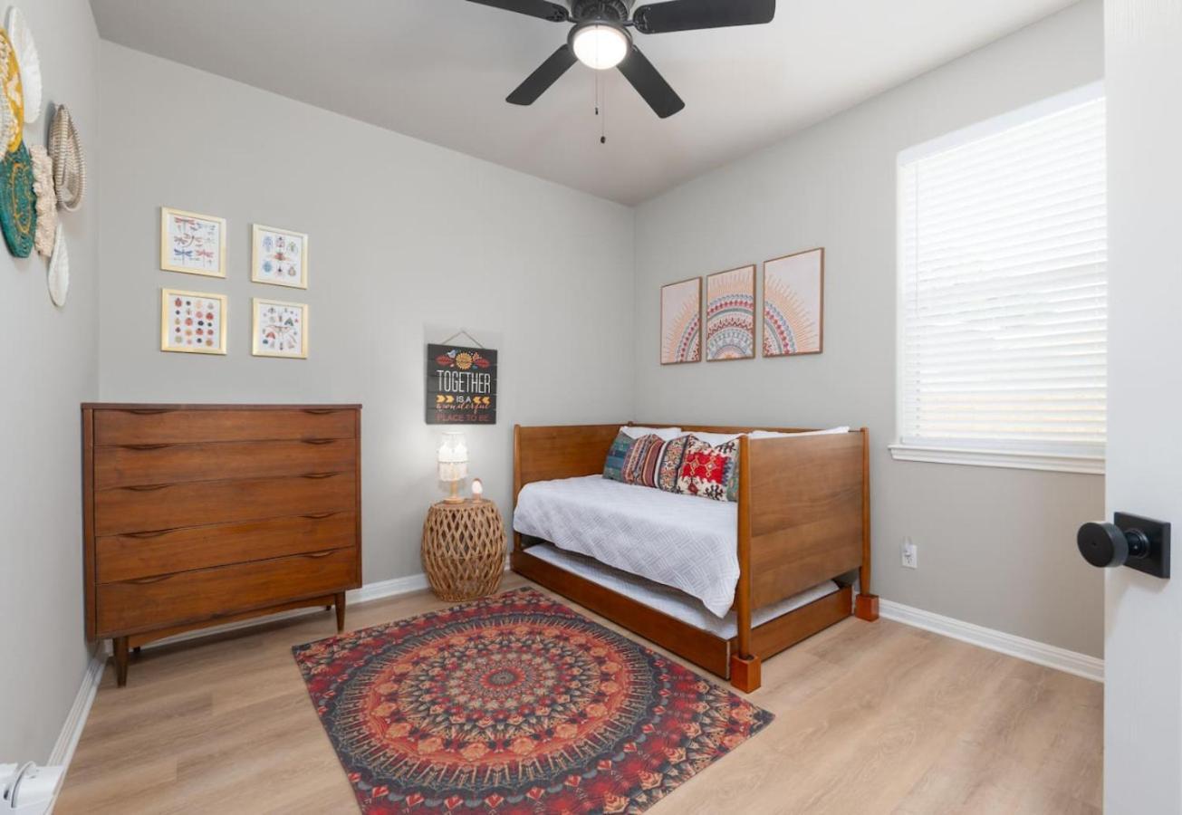 The Lodge At Little Ranches Central Sleeps 26 Wimberley Dış mekan fotoğraf